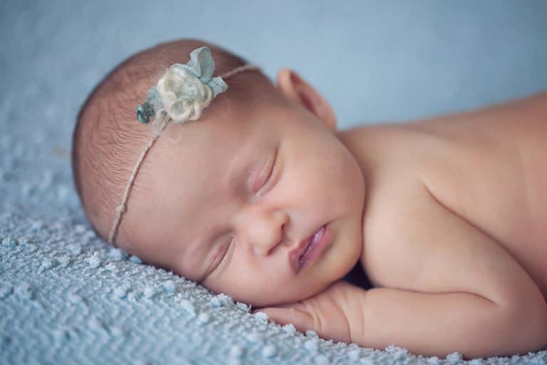 צילום תינוקת ניובורן