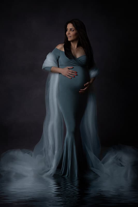 צילומי הריון לסיון שלובשת שמלה בצבע מנטה
